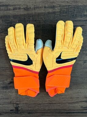 Nike Phantom Elite Goalkeeper Soccer Gloves ‘Yellow Orange’ (size 11)